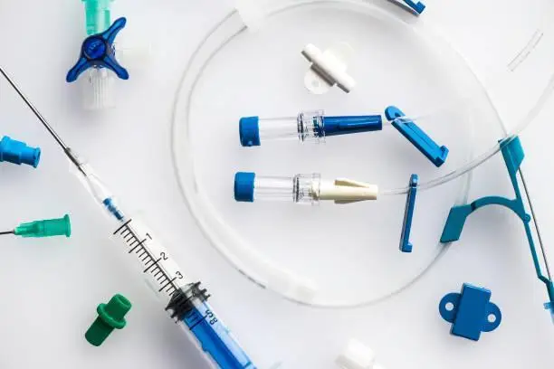 Medizinische Katheter, Spritzen und Schläuche für Prüfverfahren von Medizinprodukten im ASO Prüflabor