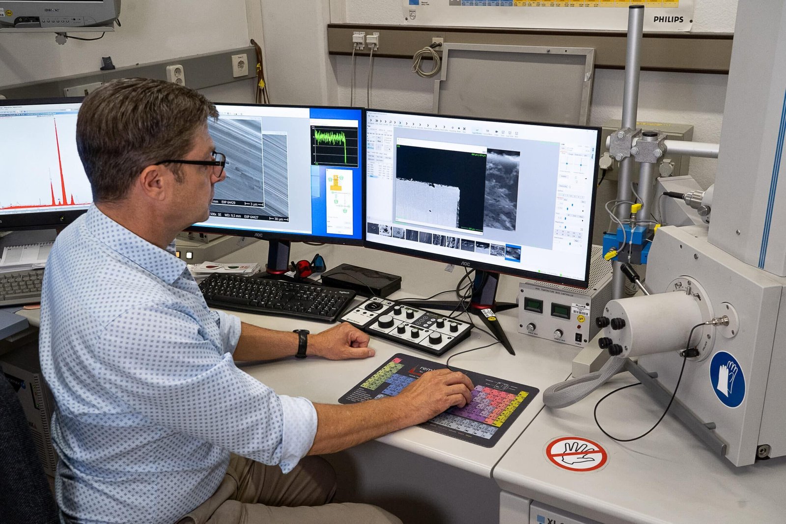 REM Scanning Electron Microscope Physics Laboratory ASO